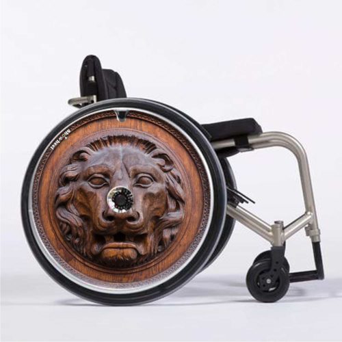 Lion de bois